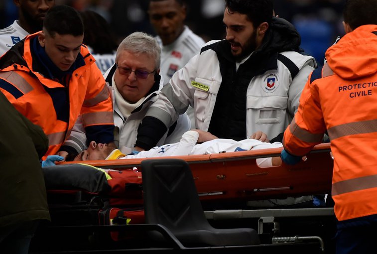 Imaginea articolului Incident în timpul meciului dintre Olympique Lyon şi Toulouse: Martin Terrier s-a prăbuşit pe teren