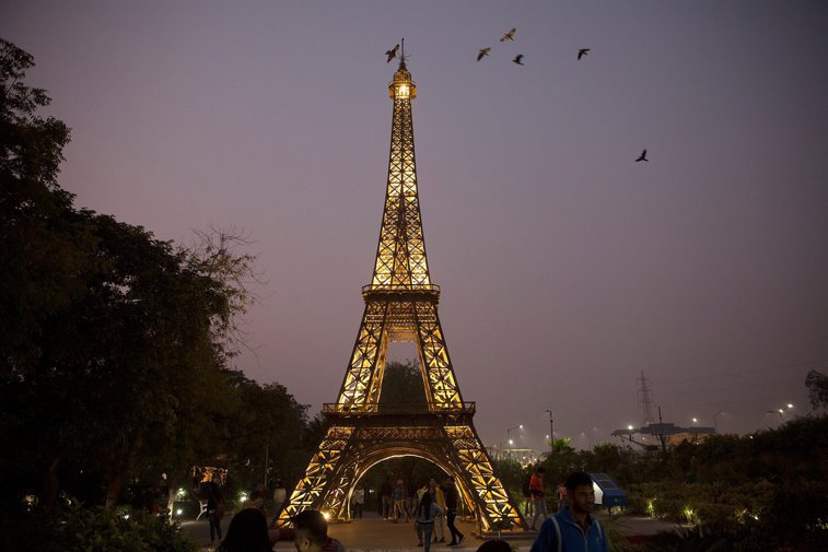 Imaginea articolului Turnul Eiffel, închis din cauza grevei împotriva reformei sistemului de pensii 