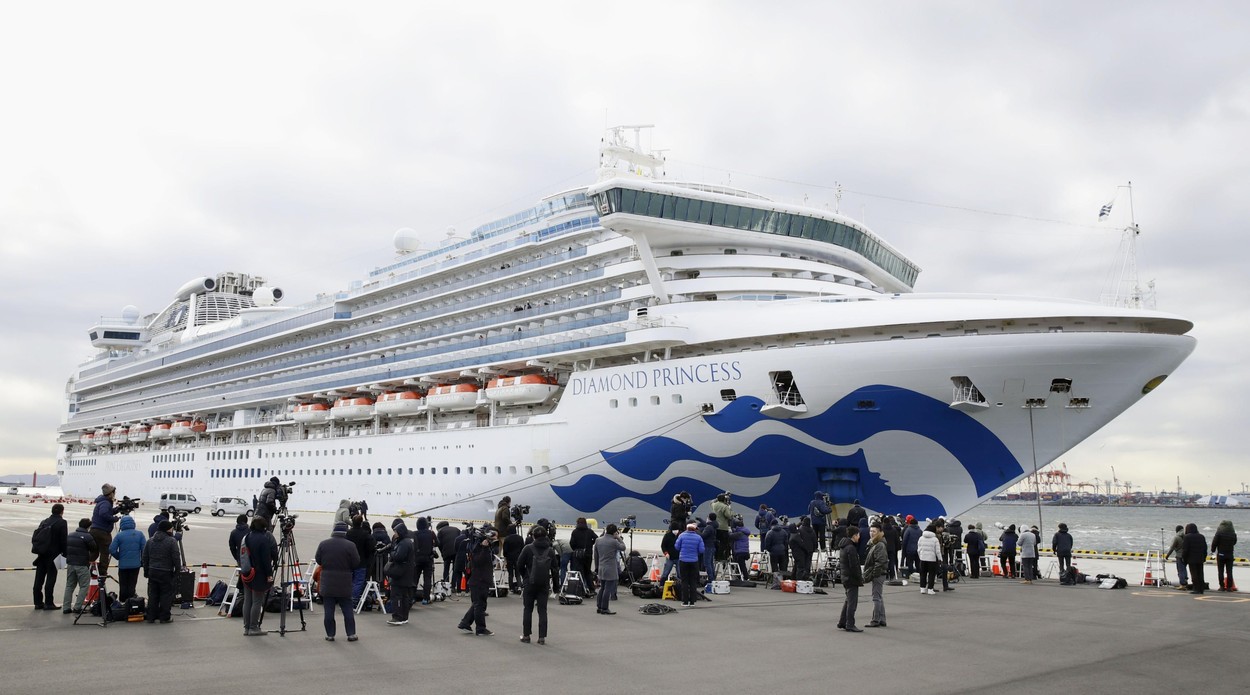 135 de persoane, diagnosticate cu noul coronavirus pe vasul de croazieră Diamond Princess