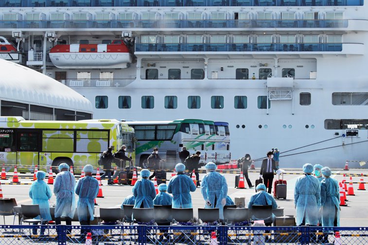 Imaginea articolului Autorităţile japoneze au recunoscut că 23 de pasageri au părăsit nava Diamond Princess fără a fi testaţi pentru coronavirus