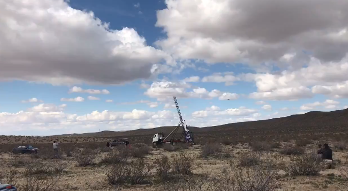 Imaginea articolului VIDEO: Momentul în care americanul Mike Hughes încearcă să demonstreze că pământul e plat şi moare într-un accident de rachetă