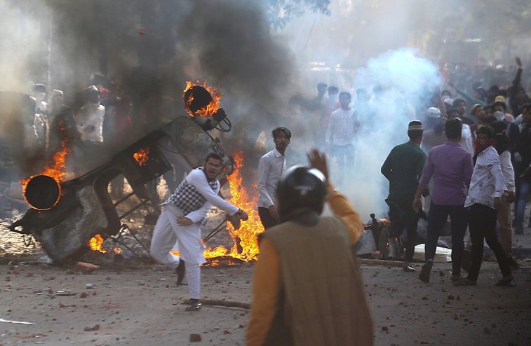 Imaginea articolului Proteste violente în capitala Indiei: Bilanţul morţilor a ajuns la 7 şi cel puţin 150 de persoane au fost rănite. FOTO