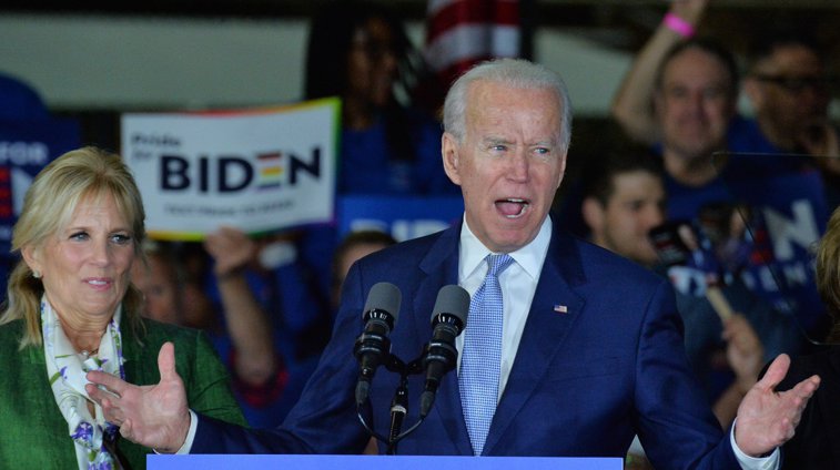 Imaginea articolului Victorie surprinzătoare. Joe Biden a câştigat opt state în „super-marţea” alegerilor primare democrate