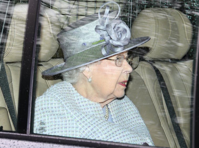 Imaginea articolului Cine conduce Casa Regală după ce Regina Elisabeta şi Prinţul Charles intră în izolare