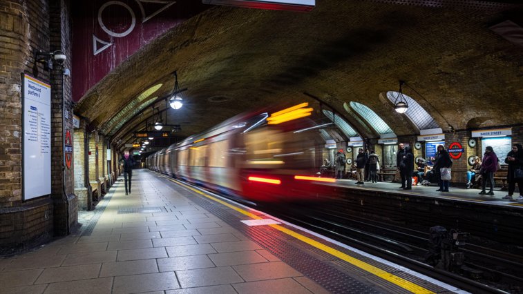 Imaginea articolului Măsuri dure în Marea Britanie. 40 de staţii de metrou închise la Londra din cauza noului coronavirus