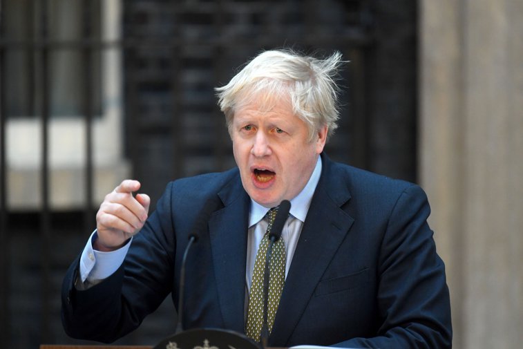 Imaginea articolului Boris Johnson îi avertizează pe britanici: Staţi în casă sau veţi faceţi faţă unor măsuri mai dure de stopare a răspândirii coronavirusului
