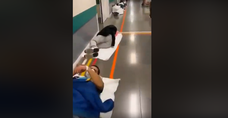 Imaginea articolului Situaţia din Spania se apropie de cea din Italia: peste 2 000 de morţi/ IMAGINI cu oameni întinşi pe jos într-un spital, postate în reţelele sociale
