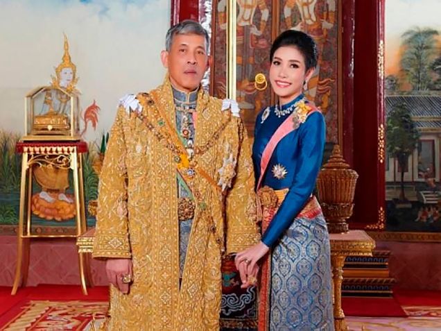 Imaginea articolului Regele Thailandei s-a izolat alături de 20 de femei. A închiriat un hotel întreg pentru haremul său