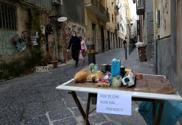 Imaginea articolului Efectele dramatice ale carantinei în Italia. Oamenii au rămas fără bani şi mâncare. ”Totul s-a schimbat. Viaţa nu îţi mai aparţine”