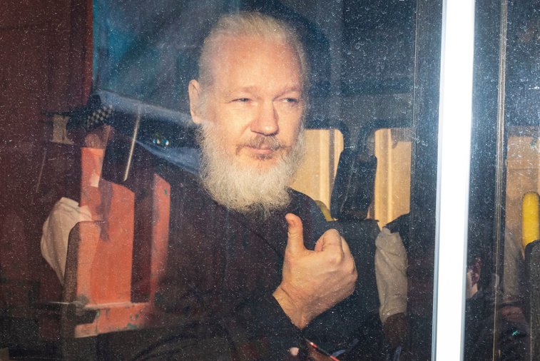 Imaginea articolului Julian Assange este în pericol din cauza noului coronavirus. Ce spune iubita fondatorului Wikileaks, care i-a născut deja doi copii 