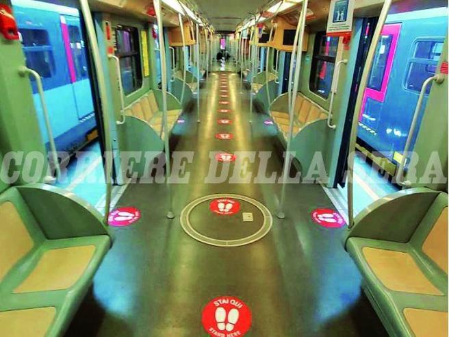 Imaginea articolului Cum se va circula cu metroul în Milano. Oamenii vor putea sta doar în anumite locuri marcate