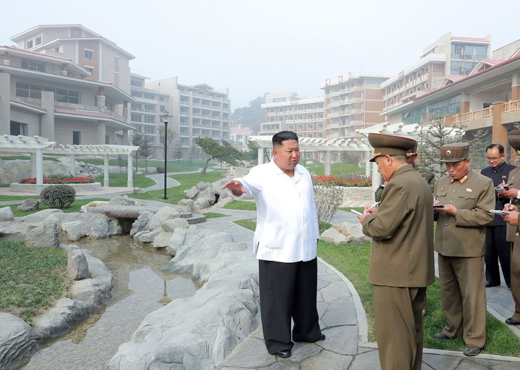 Imaginea articolului Obiceiuri nesănătoase şi o familie predispusă la diabet şi boli cardiace. Ce s-a întâmplat cu Kim Jong-un?