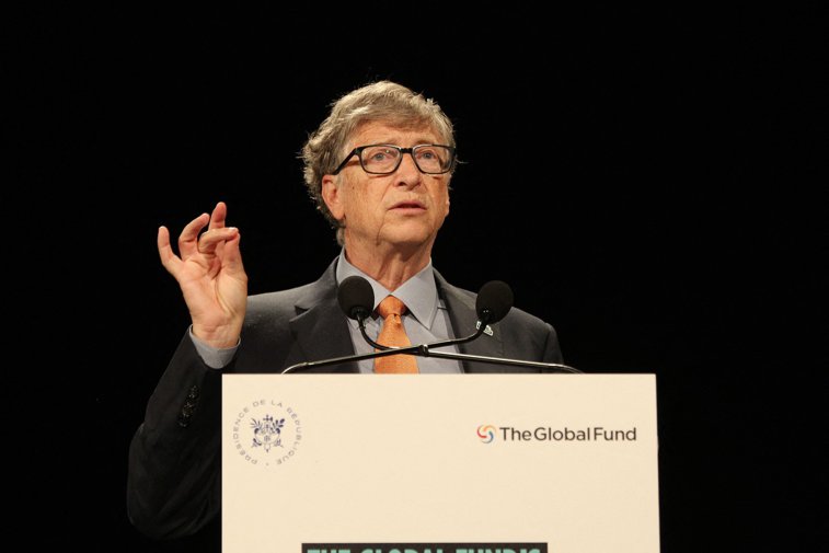 Imaginea articolului Ştirile false devenite populare pe internet: Bill Gates vrea să microcipeze oamenii. Analiza Reuters