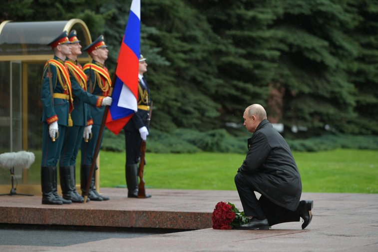 Imaginea articolului GALERIE FOTO. Vladimir Putin a marcat singur Ziua Victoriei. La parada amânată erau invitaţi Donald Trump şi Emmanuel Macron