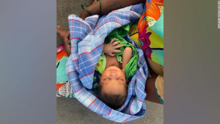 Imaginea articolului O femeie a născut şi apoi a mers 100 de kilometri cu bebeluşul în braţe