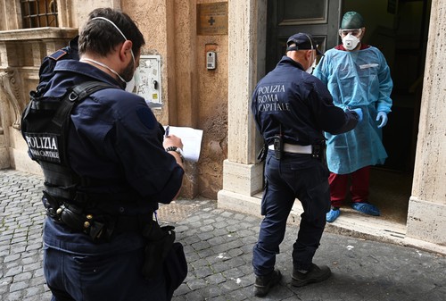 Imaginea articolului Un român de 15 ani a agresat patronul unui restaurant din Italia. Ce l-a deranjat pe minor