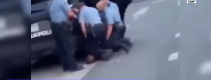 Imaginea articolului VIDEO | Filmare din alt unghi: 3 poliţişti stăteau cu genunchii pe George Floyd. Ce arată raportul medical preliminar: posibila cauză a morţii