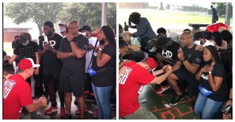 Imaginea articolului Imagini puternice: Grup de americani albi, în genunchi în faţa protestatarilor de culoare din Houston: "Doamne, cerem iertare de la fraţii noştri negri". VIDEO