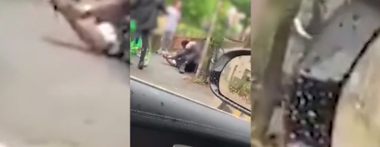 Imaginea articolului VIDEO | Momentul în care doi poliţişti sunt atacaţi în plină zi pe o stradă din Londra