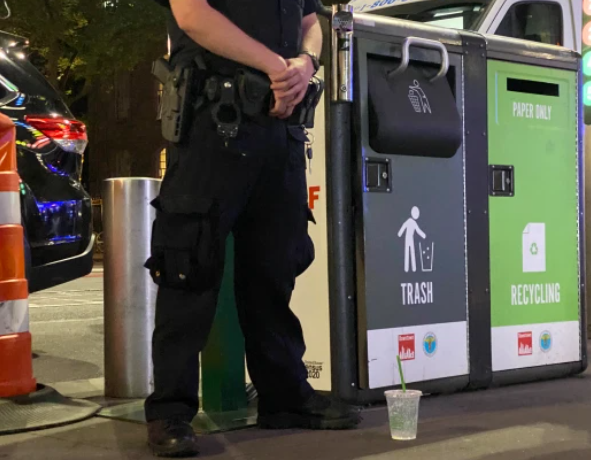 Imaginea articolului Poliţişti din New York, spitalizaţi după ce s-au plâns că milkshake-urile pe care le-au consumat aveau gust de înălbitor