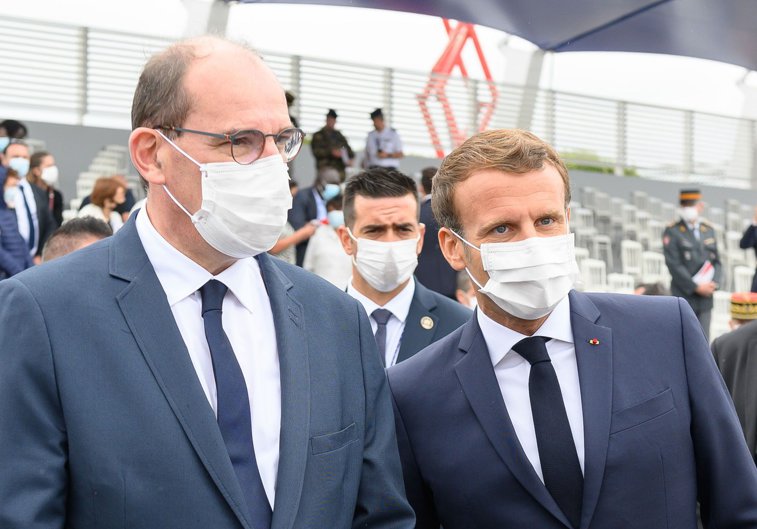 Imaginea articolului De Ziua Franţei, Macron a anunţat că în curând va fi obligatorie purtarea măştilor în spaţiile închise


