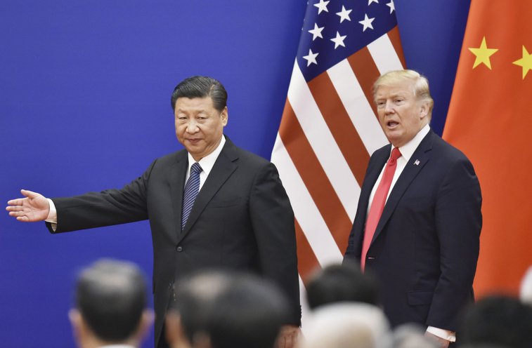 Imaginea articolului Presă: Casa Albă ar vrea să interzică accesul în SUA a tuturor membrilor Partidului Comunist Chinez şi a familiilor lor