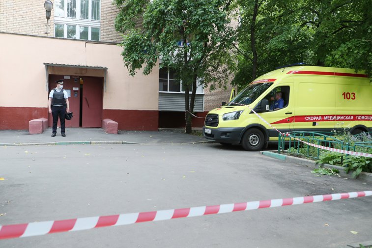 Imaginea articolului O poliţistă din Rusia a căzut de la balcon şi a murit, după ce a depus mărturie împotriva şefului. Notiţa misterioasă din geanta femeii