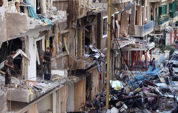 Imaginea articolului Urmările exploziei din Beirut: 300.000 de oameni au rămas fără locuinţe
