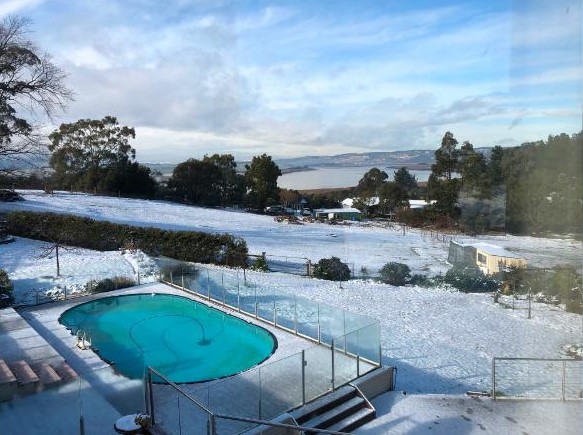 Imaginea articolului În Tasmania a nins prima dată după aproape 50 de ani. Locuitorii sunt în extaz

