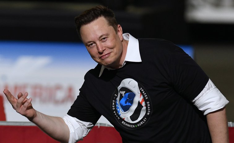 Imaginea articolului SpaceX va furniza rachete pentru lansările Pentagonului/  Elon Musk l-a bătut pe Jeff Bezos în cursa pentru contract