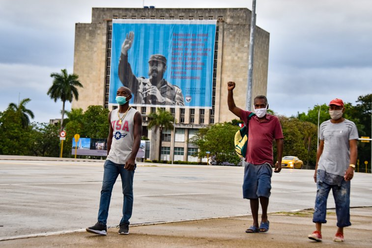 Imaginea articolului Havana e din nou în carantină. Capitala Cubei suspendă activitatea barurilor, restaurantelor, dar şi transportul public