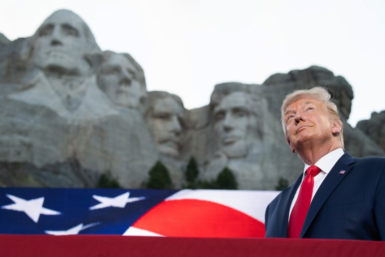Imaginea articolului Chipul lui Donald Trump, sculptat pe Muntele Rushmore? Reacţia preşedintelui SUA: Fake news, dar „o idee bună”