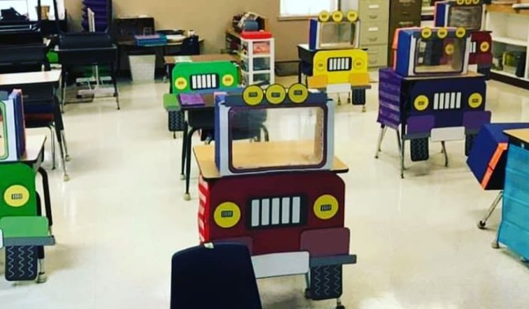 Imaginea articolului Tractoarele au invadat sala de clasă. Ideea inedită a unei educatoare din Texas a devenit virală pe Facebook
