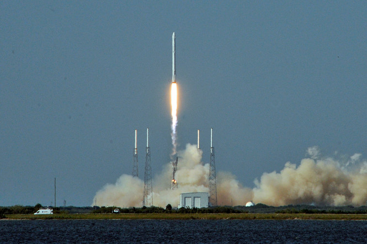 Imaginea articolului Elon Musk vrea un nou record cu rachete reutilizabile: ”Este cea mai ieftină. Dar costă 50 milioane de dolari!”