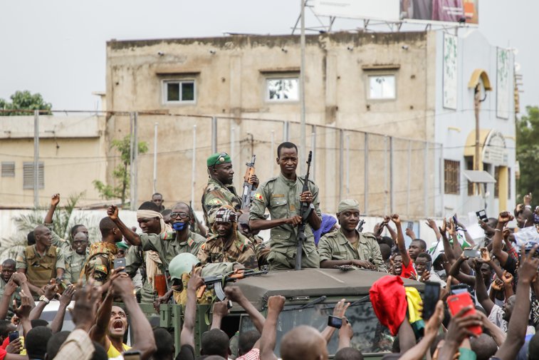 Imaginea articolului  Preşedintele din Mali a fost nevoit să-şi dea demisia după lovitura de stat. Ce se va întâmpla cu militarii români