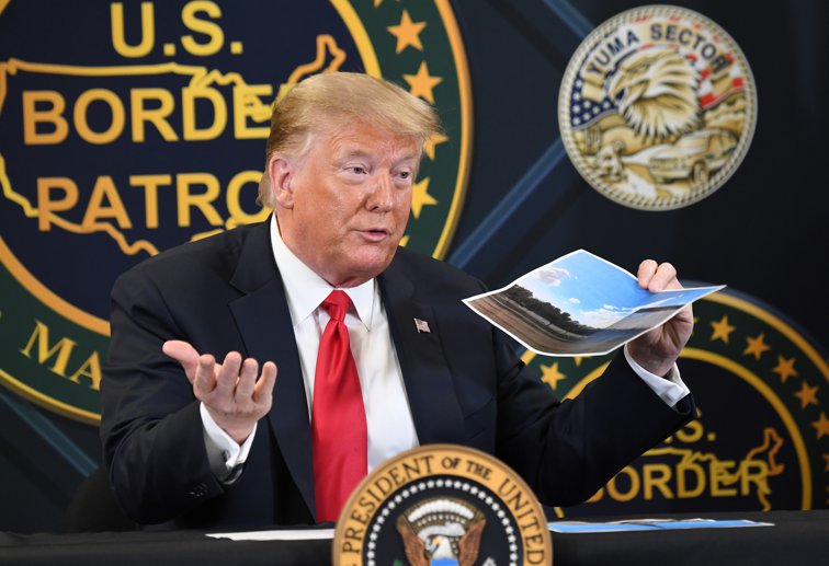 Imaginea articolului Trump pune Mexicul să plătească zidul construit la graniţa cu SUA