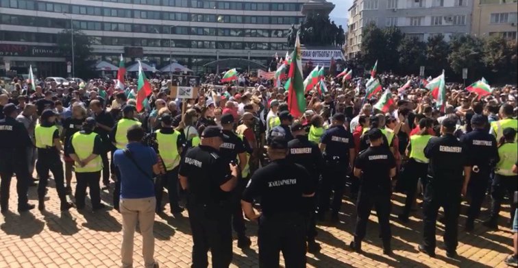 Imaginea articolului Bulgaria, sub zodia protestelor. Cetăţenii au împânzit străzile ţării, în a 64-a zi de proteste