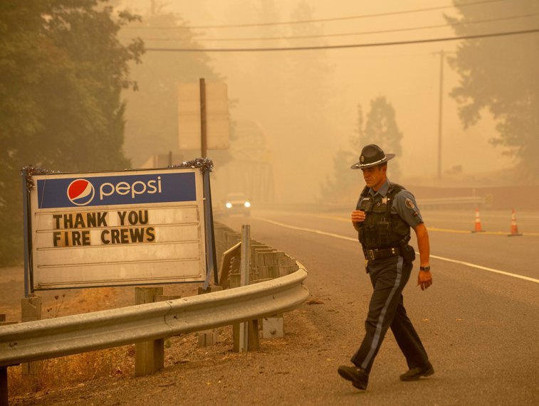 Imaginea articolului Locuitorii din Oregon şi-au văzut casele arzând