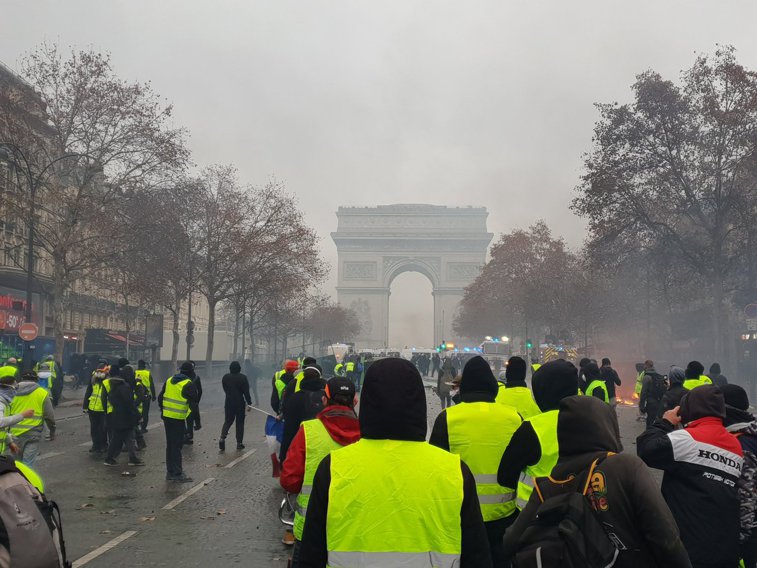 Imaginea articolului  Mişcarea „Veste galbene”, din nou în protest: cere demisia lui Macron. 250 de manifestanţi au fost arestaţi