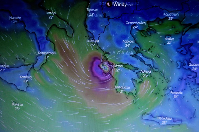 Imaginea articolului Ianos ia în stăpânire Marea Mediterană. „Medicane”, o furtună rară, asemănătoare unui uragan, loveşte Grecia vineri