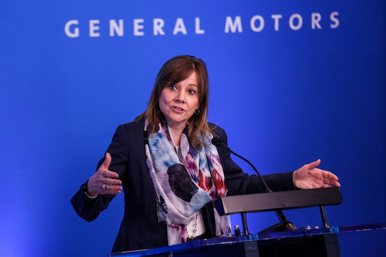 Imaginea articolului Femeile conduc, şi la propriu, şi la figurat. Cum ridică miza auto Mary Barra, CEO-ul General Motors Co