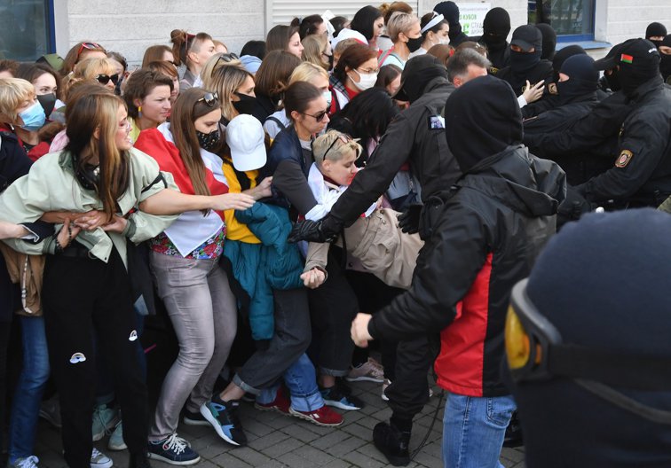 Imaginea articolului Continuă protestele la Minsk: sute de persoane, arestate sâmbătă