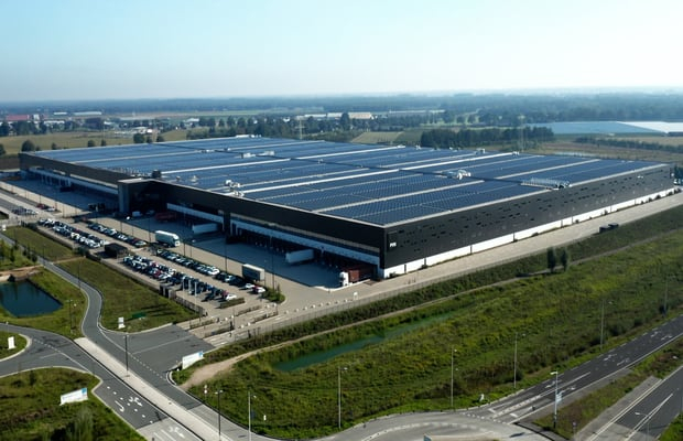 Imaginea articolului Depozitul şi birourile PVH Europe sunt alimentate de cel mai puternic acoperiş din panouri solare