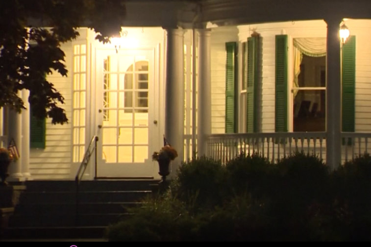 Imaginea articolului VIDEO Intrus în casa guvernatorului din Massachusetts. De ce a intrat bărbatul în timp ce locatarii dormeau 