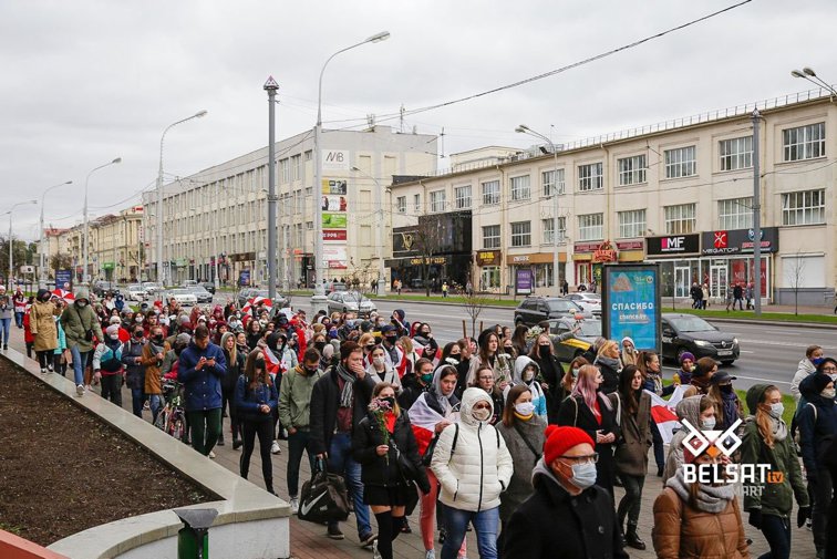 Imaginea articolului Sute de femei şi studenţi au continuat să protesteze, sâmbătă, pe străzile din Minsk