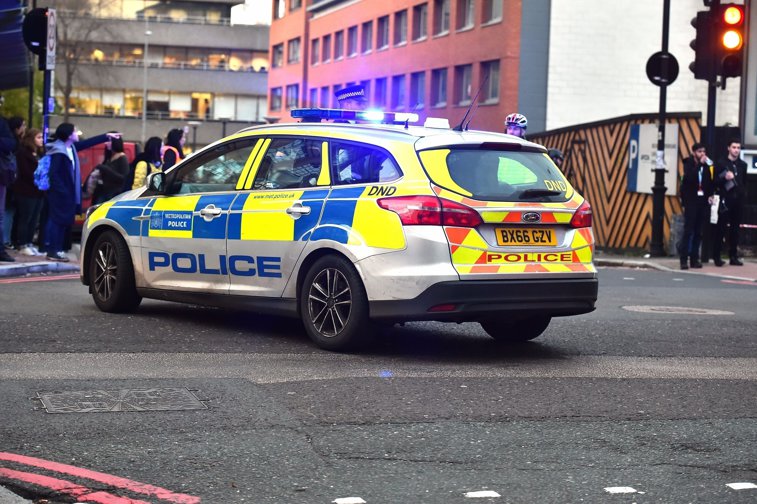 Imaginea articolului Un londonez a intrat intenţionat cu maşina într-o staţie de poliţie