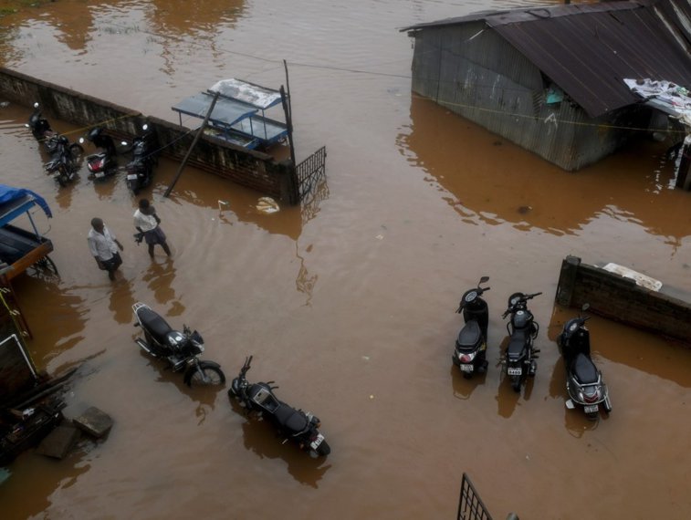 Imaginea articolului Ciclonul Nivar face ravagii în India. Cinci persoane au murit