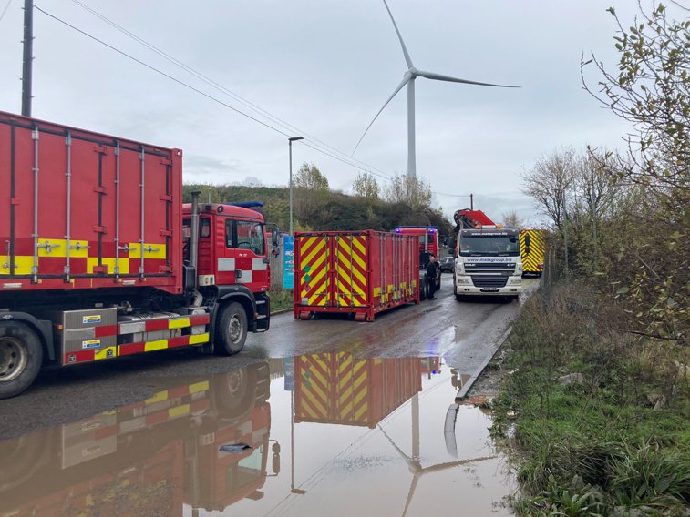 Imaginea articolului Explozie puternică în Avonmouth, Marea Britanie. 10 ambulanţe şi 6 echipaje de pompieri au sosit la faţa locului. Mai multe victime au fost raportate
