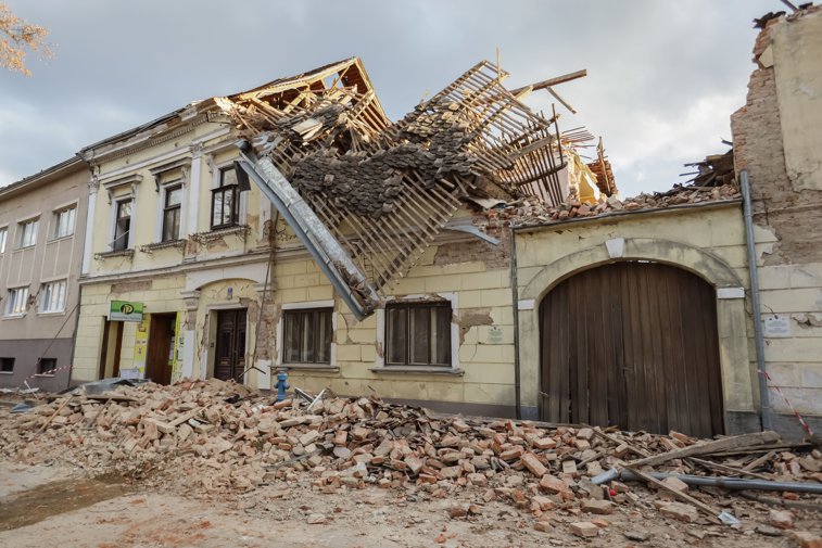 Imaginea articolului Croaţia suferă, după o nouă zi în care a fost zguduită de cutremure: Două oraşe devastate, şapte morţi şi zeci de răniţi