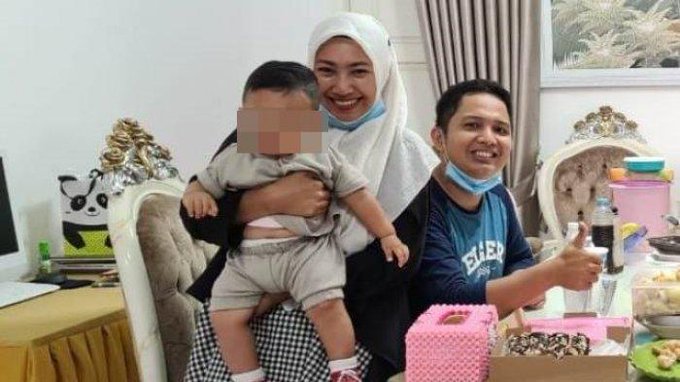 Imaginea articolului Tragediile pasagerilor din avionul prăbuşit în Indonezia: Părinţii şi unul dintre copii şi o mamă însărcinată cu al treilea copil, printre victime